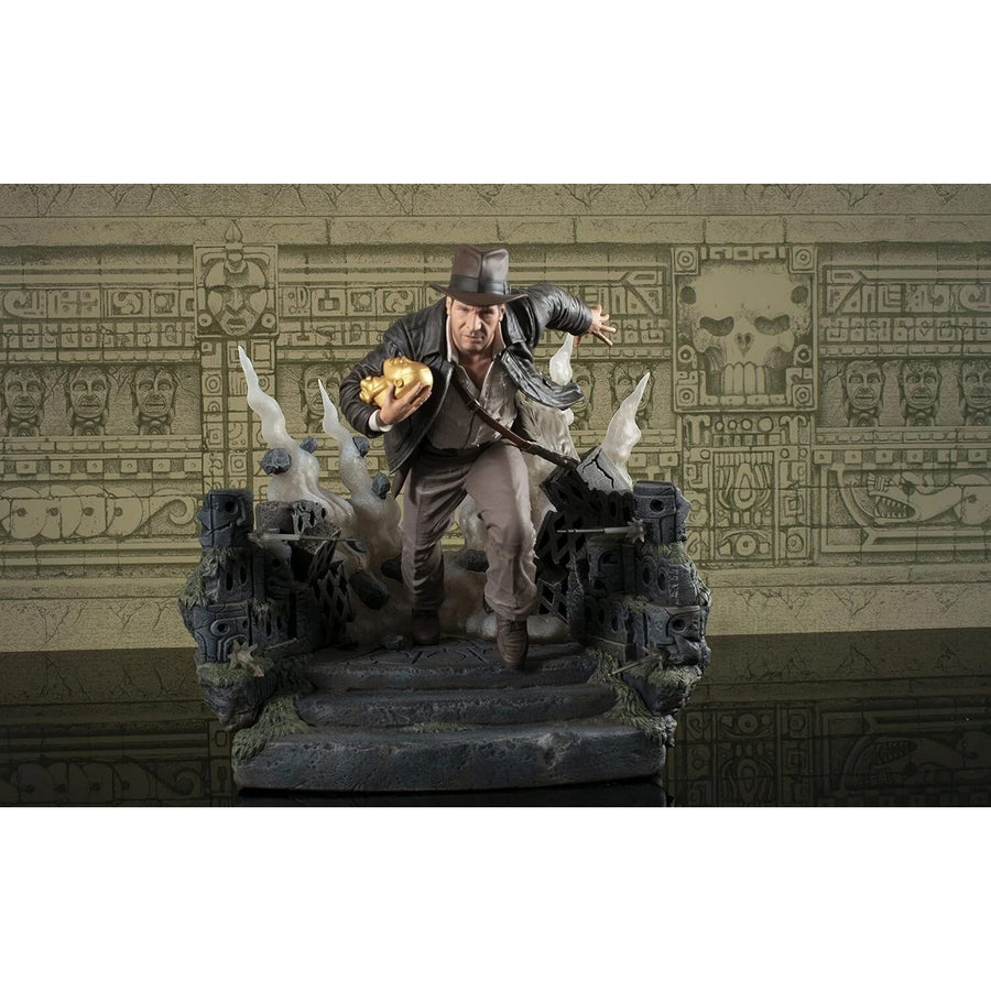Raiders of the Lost Ark Indiana Jones Deluxe Escape 10-Inch PVC Diorama Gallery Statue